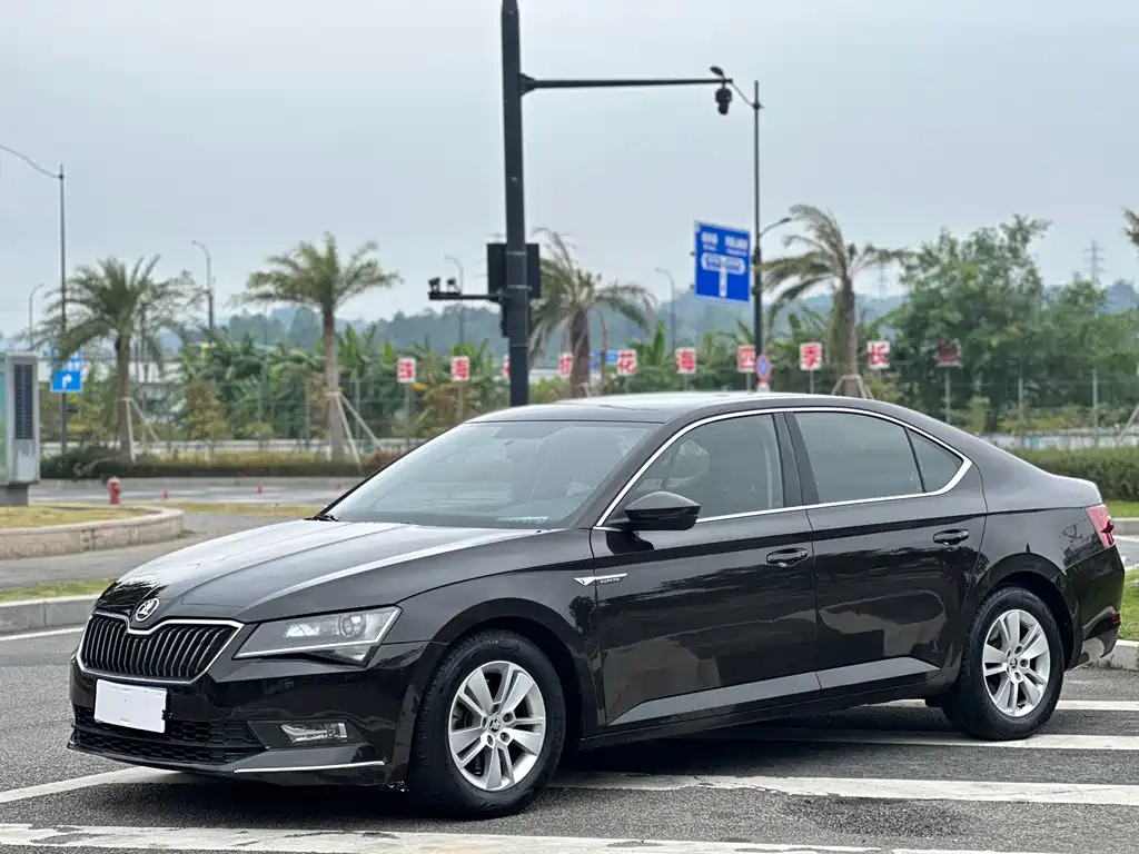 Skoda Superb 2019 — фото 1