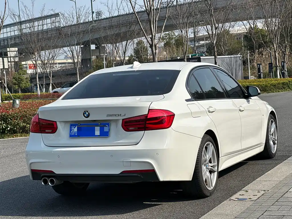 BMW 3 Series 2018 — фото 6
