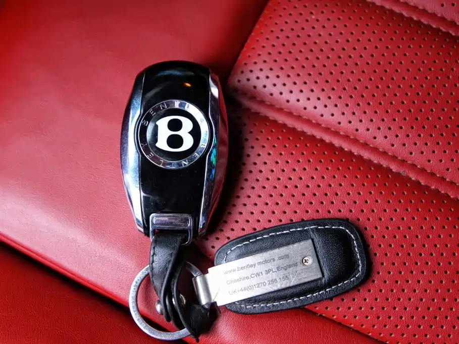 Bentley Continental 2015 — фото 12