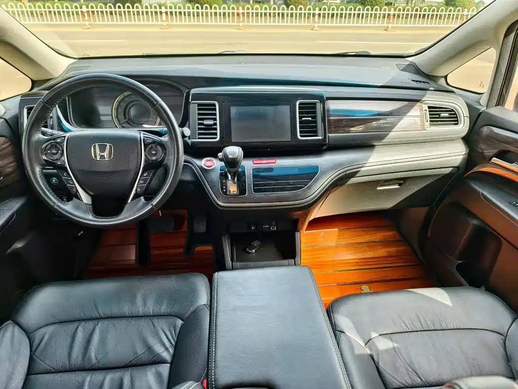 Honda Elysion 2018 — фото 7