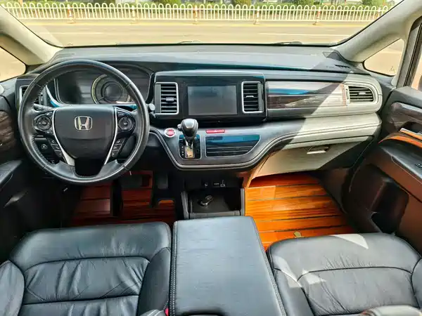 Honda Elysion 2016