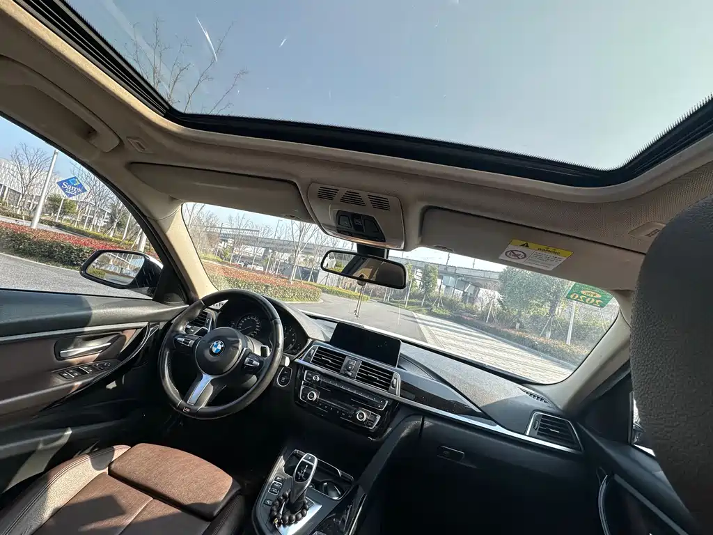 BMW 3 Series 2018 — фото 12