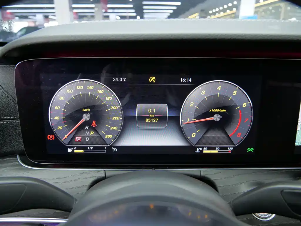 Mercedes-Benz E-Class 2020 — фото 14