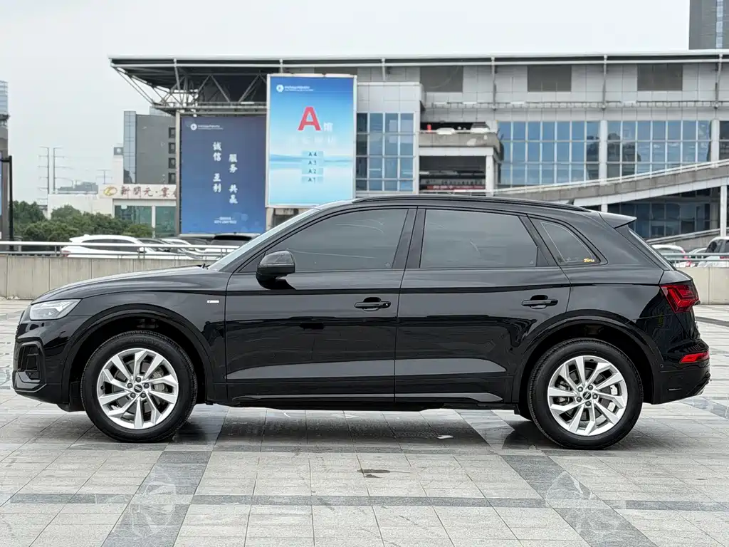 Audi Q5L 2022 — фото 8