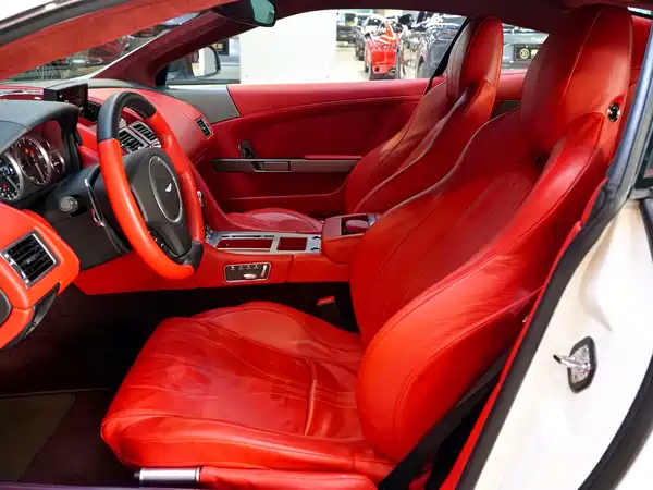 Aston Martin DB9 2015