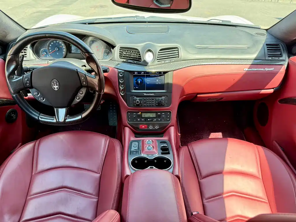 Maserati Granturismo 2013 — фото 11