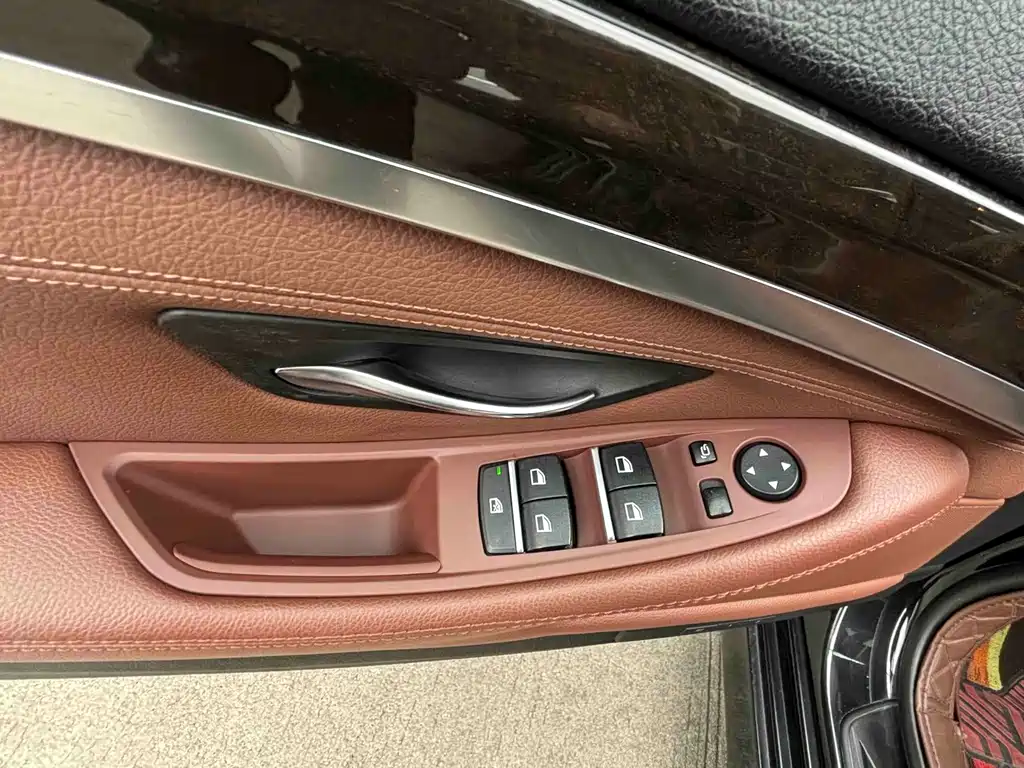 BMW 5 Series 2016 — фото 26