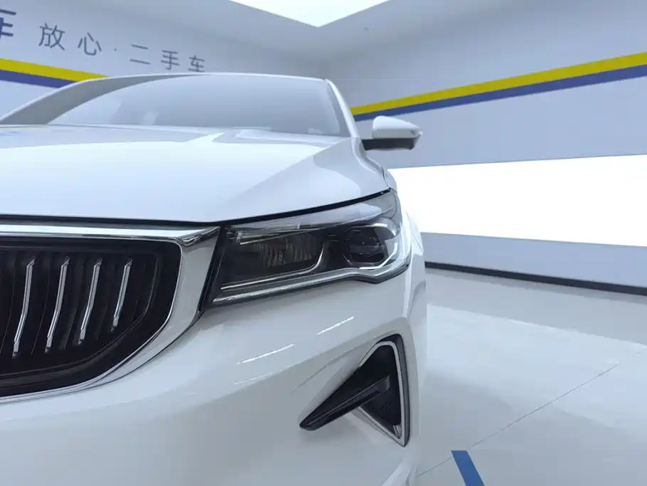 Geely Emgrand 2022
