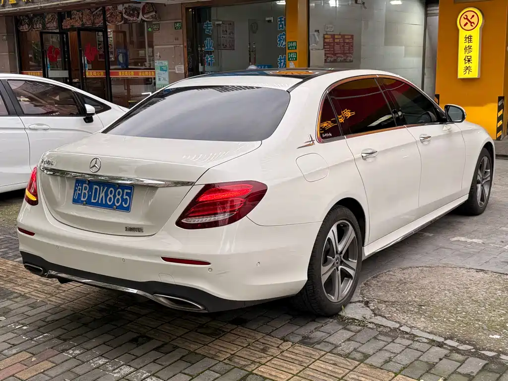 Mercedes-Benz E-Class 2018 — фото 19