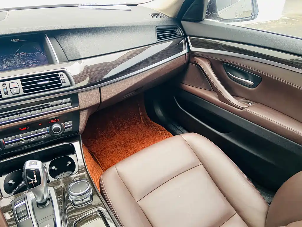 BMW 5 Series 2015 — фото 22