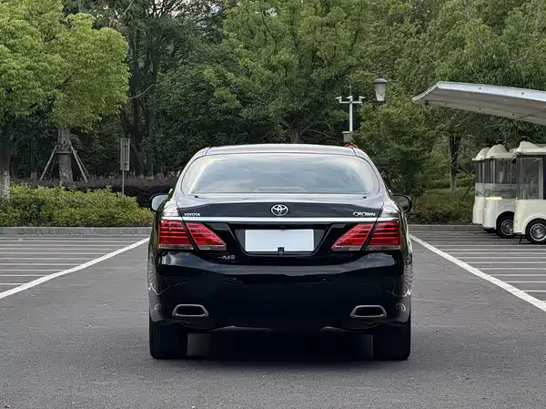 Toyota Crown 2015