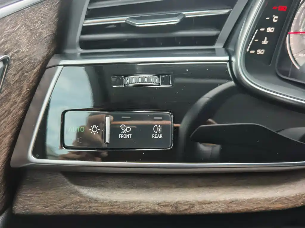 Audi Q7 2023 — фото 14