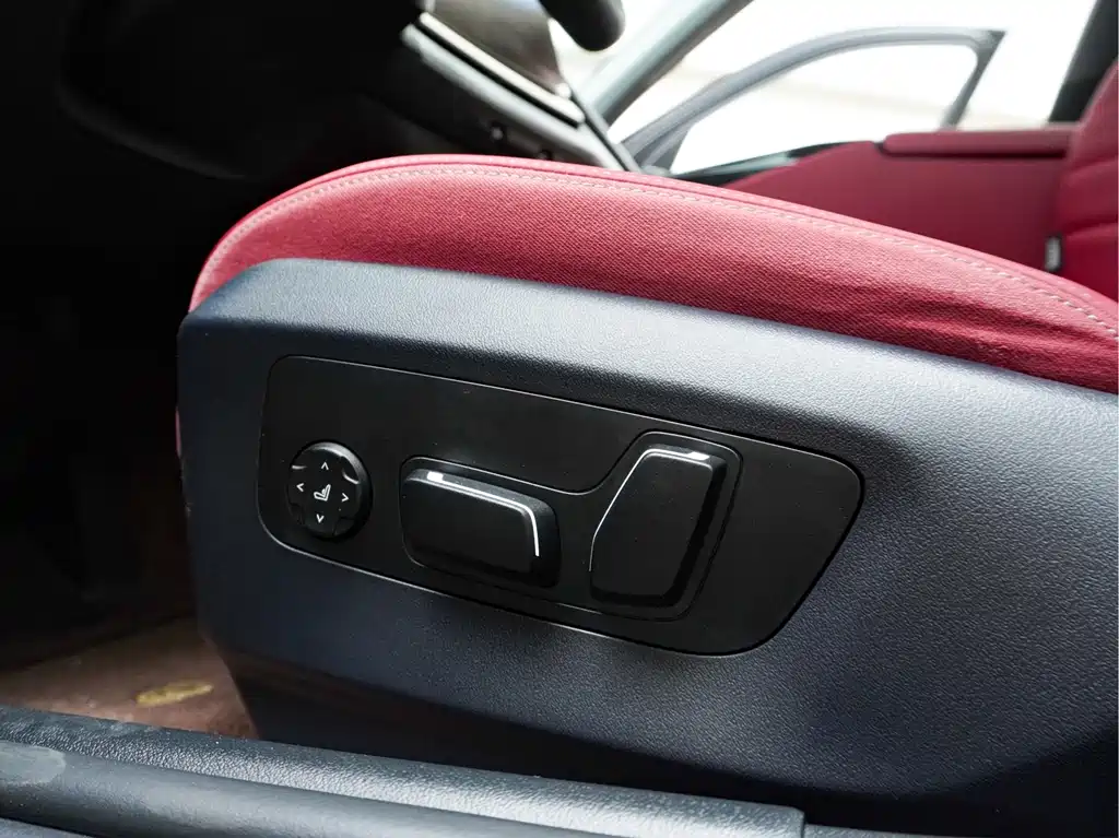 BMW 5 Series 2025 — фото 16
