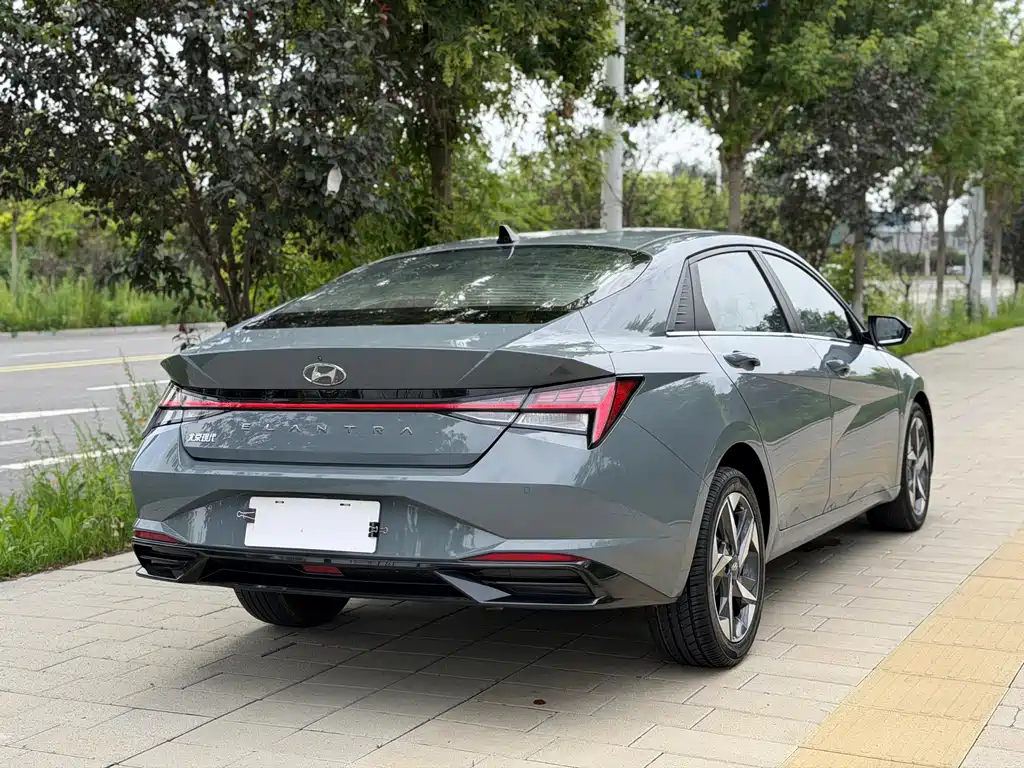 Hyundai Elantra 2022 — фото 23