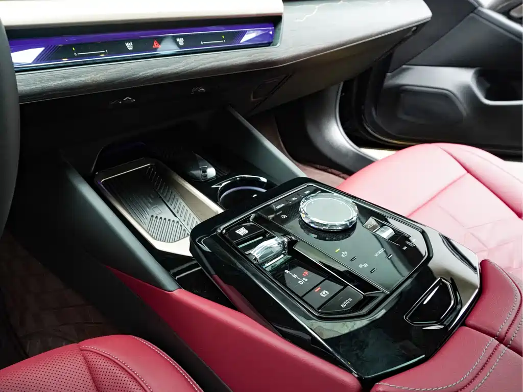 BMW 5 Series 2025 — фото 14
