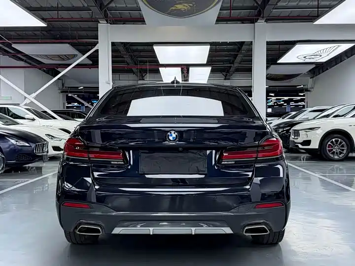 BMW 5 Series 2021 — фото 20