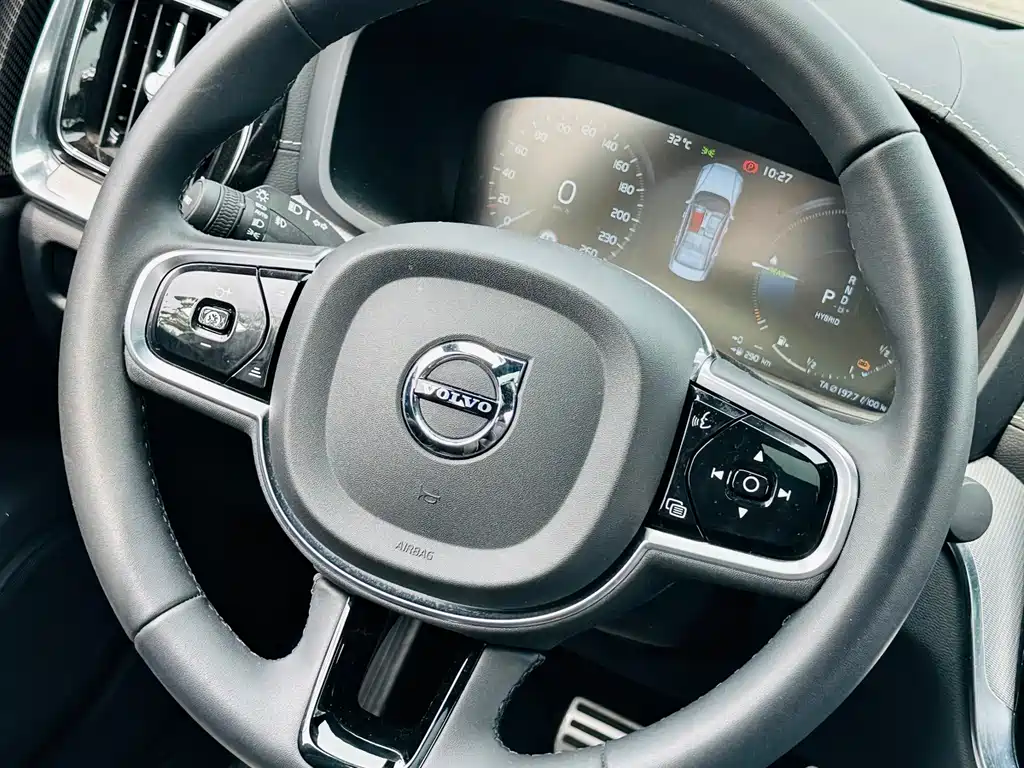 Volvo XC60 PHEV 2021 — фото 14
