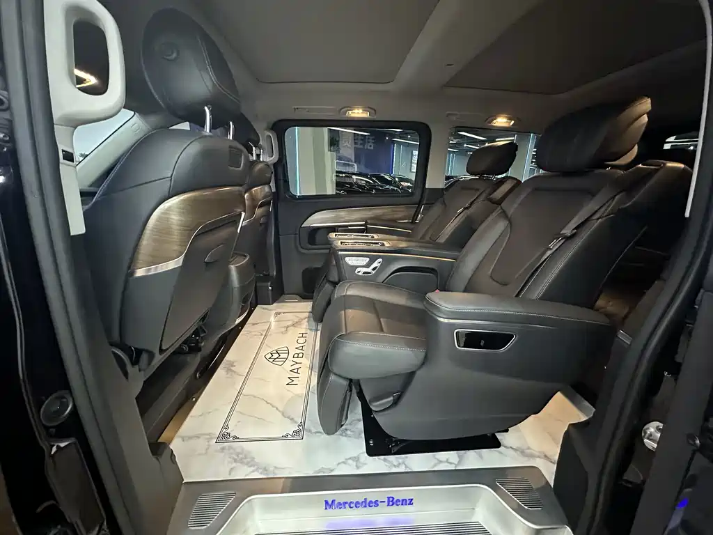 Mercedes-Benz V-Class 2020 — фото 16