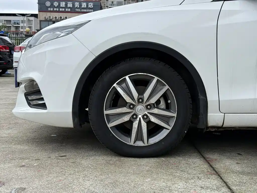 Changan Eado XT 2016 — фото 10