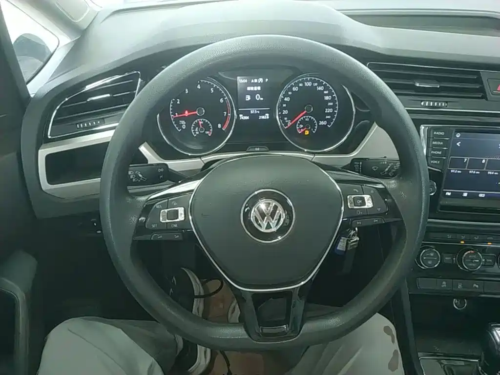 Volkswagen Touran 2018 — фото 11