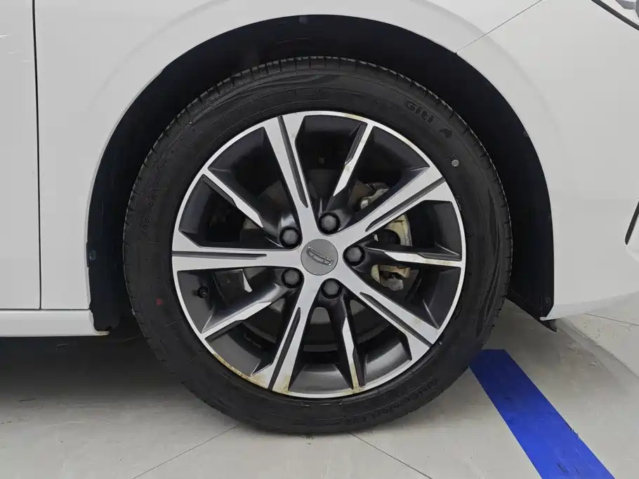 Geely Emgrand 2021