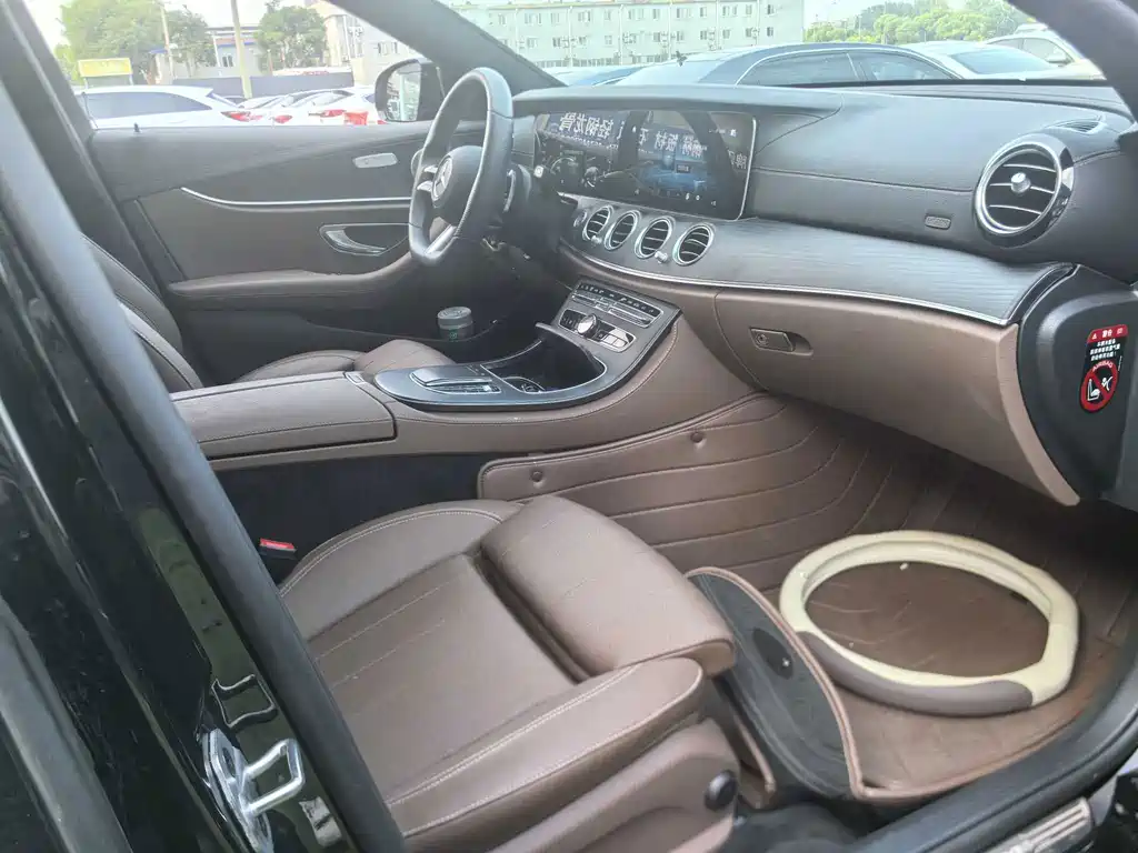 Mercedes-Benz E-Class 2022 — фото 12