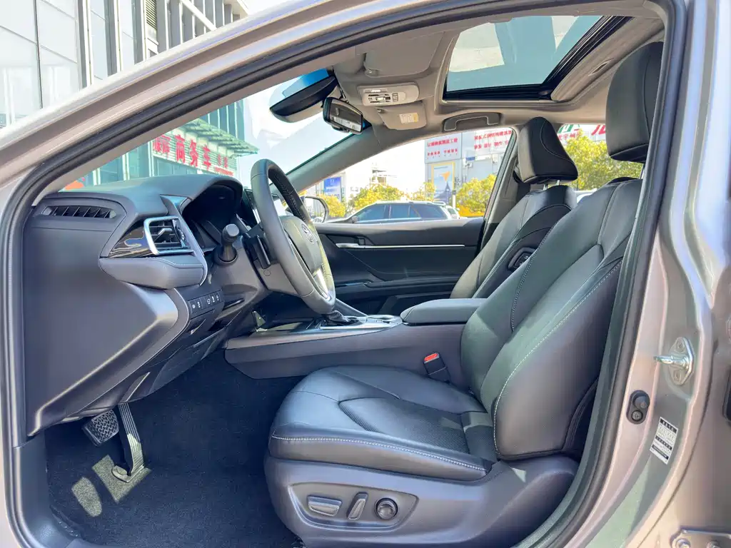 Toyota Camry 2022 — фото 10