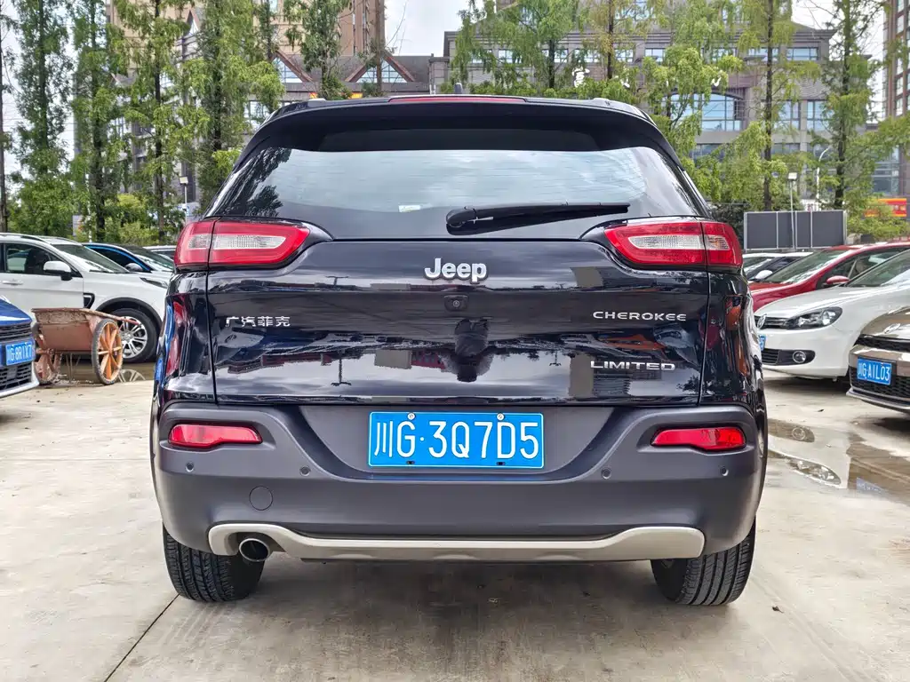 Jeep Cherokee 2017 — фото 13