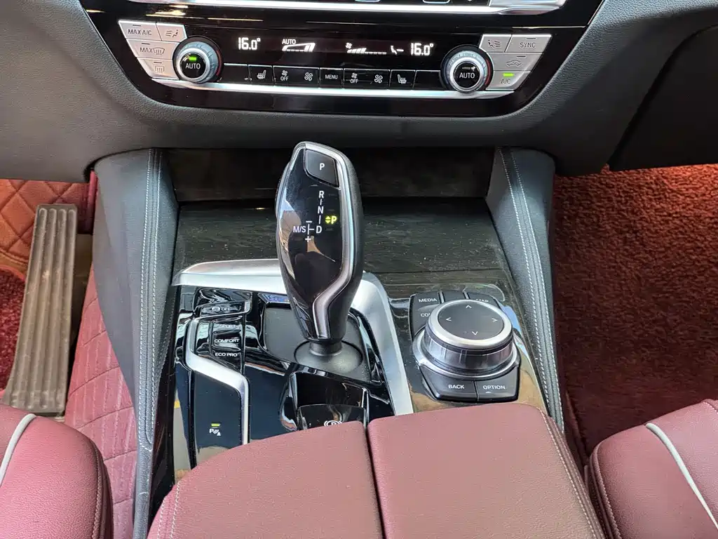 BMW 5 Series 2022 — фото 13