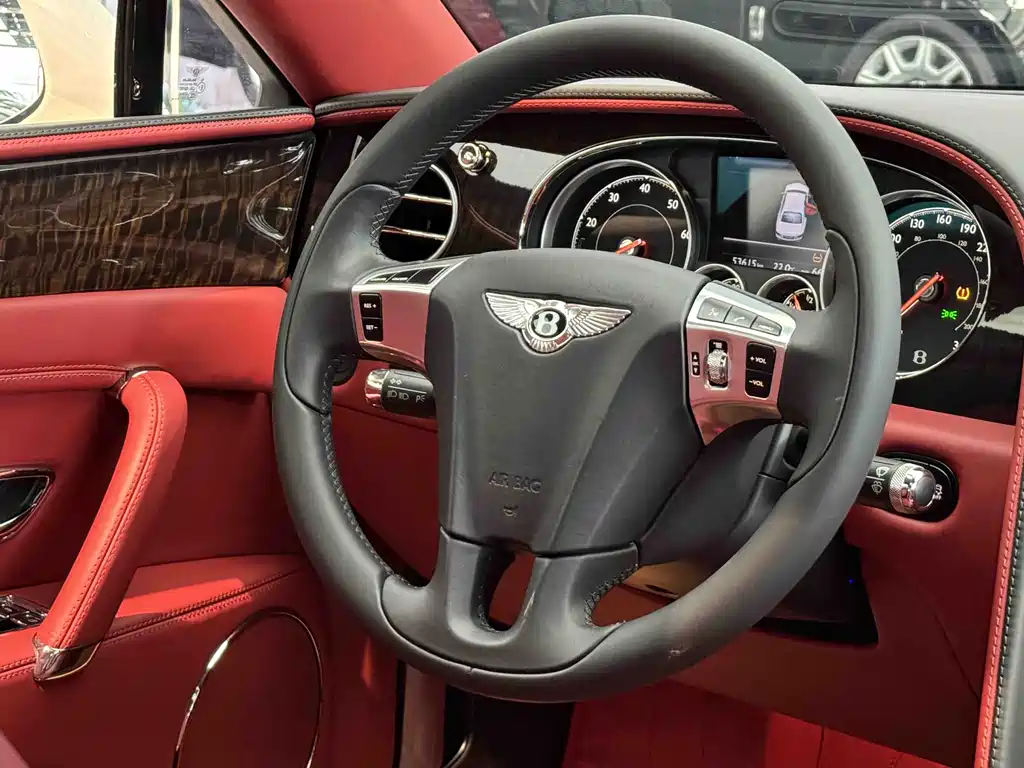 Bentley Flying Spur 2018 — фото 10