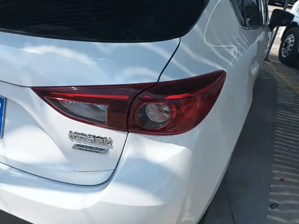 Mazda 3 Axela 2016 — фото 8
