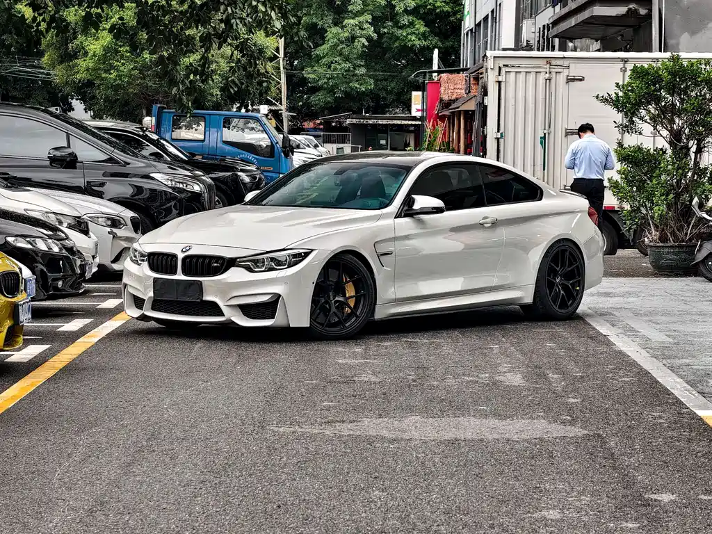 BMW M4 2017 — фото 1