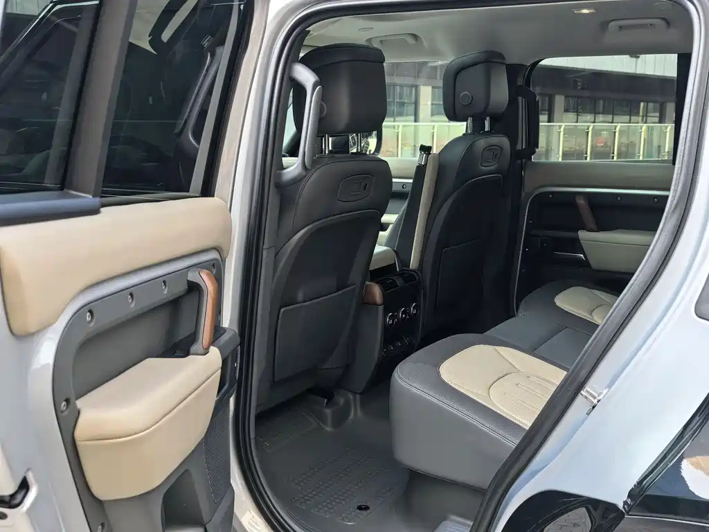 Land Rover Defender 2021 — фото 14