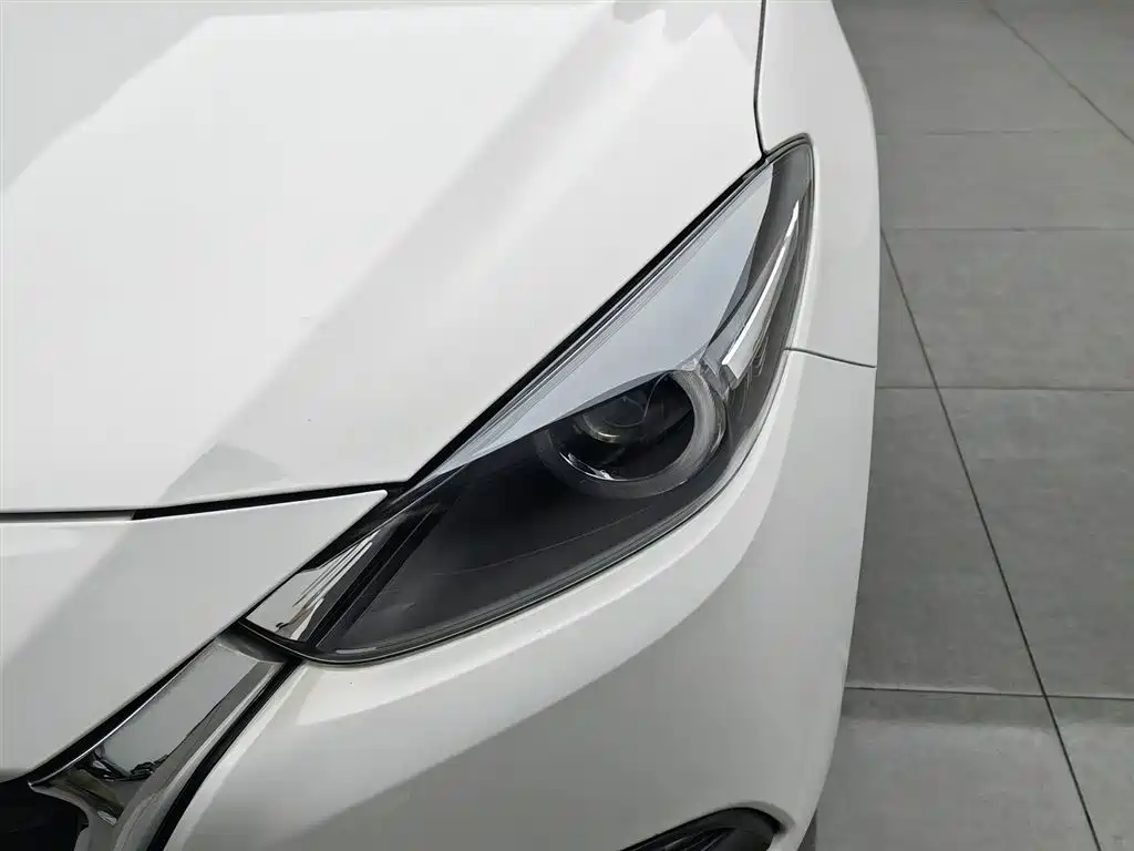Mazda 3 Axela 2018 — фото 7