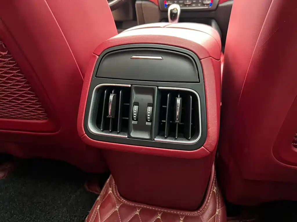 Maserati Levante 2016 — фото 23