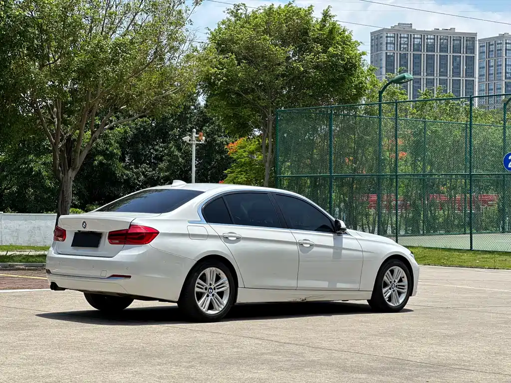 BMW 3 Series 2017 — фото 13