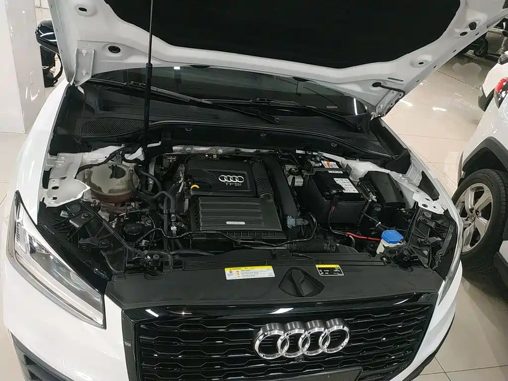 Audi Q2L 2018 — фото 16