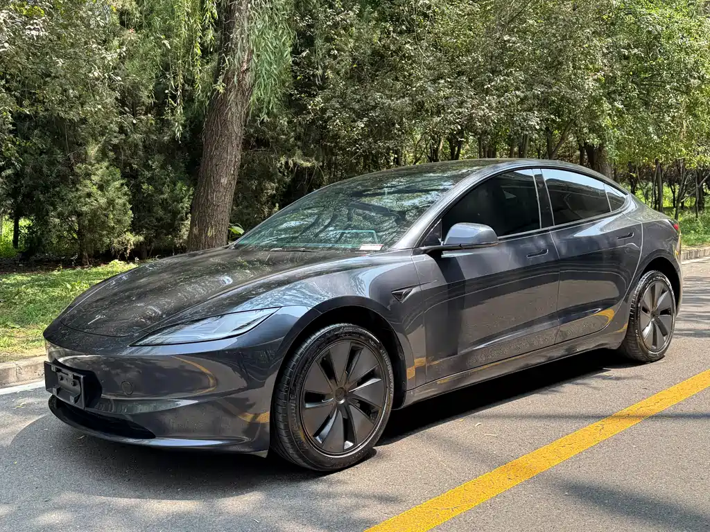 Tesla Model 3 2025 — фото 1