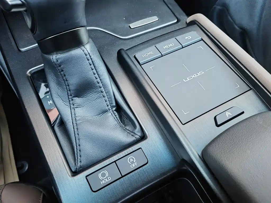 Lexus ES 2022 — фото 14