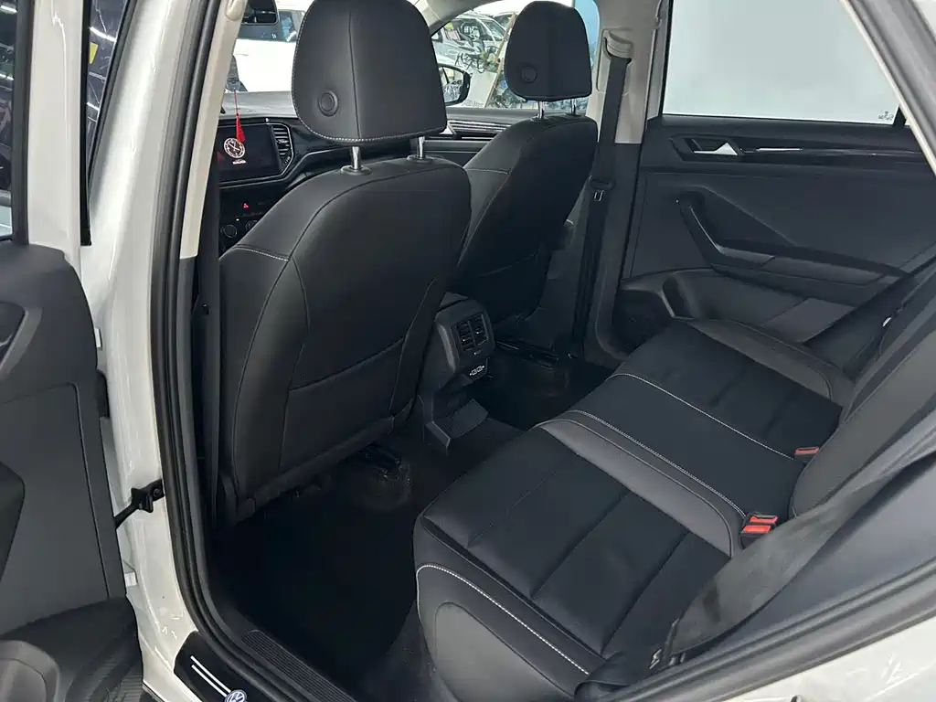 Volkswagen T-Roc 2023