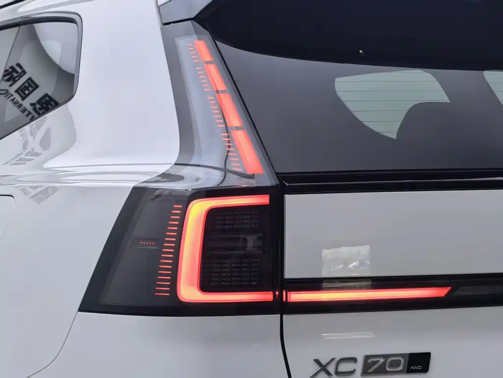 Volvo XC70 Plug-In Hybrid 2026 — фото 30