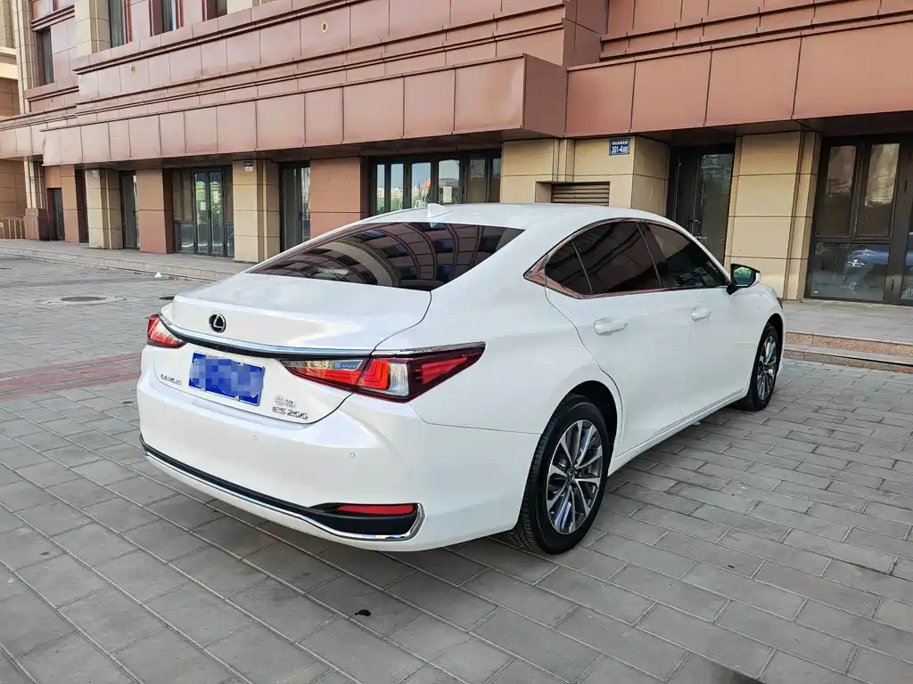 Lexus ES 2022 — фото 4