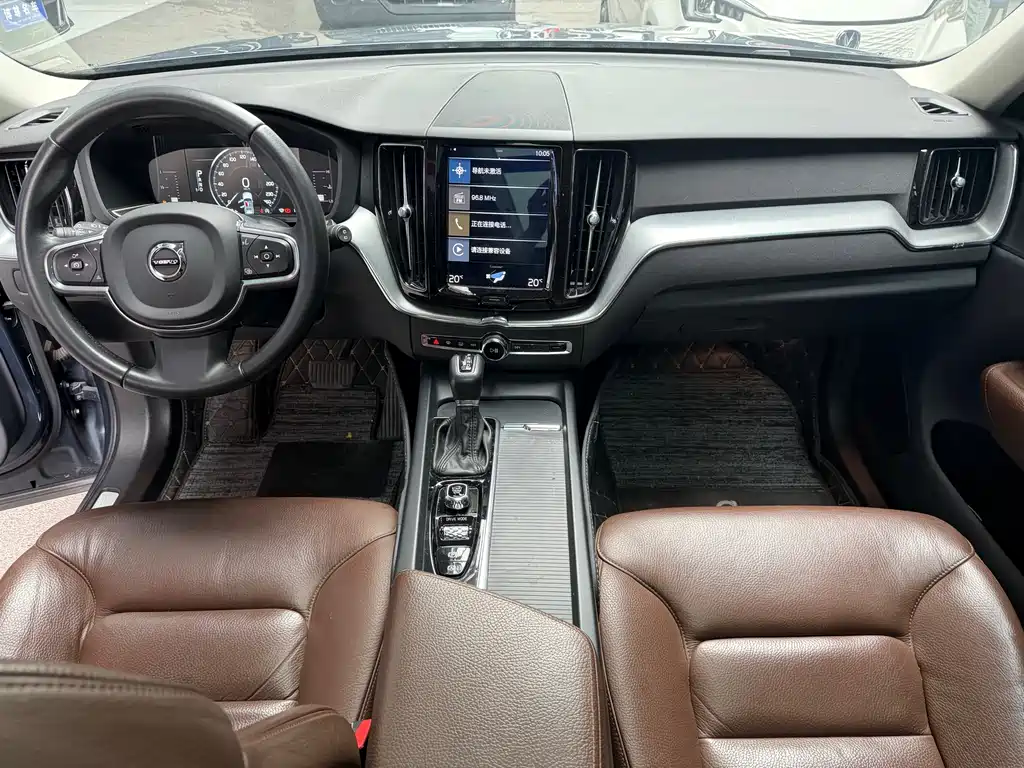 Volvo XC60 2019 — фото 11