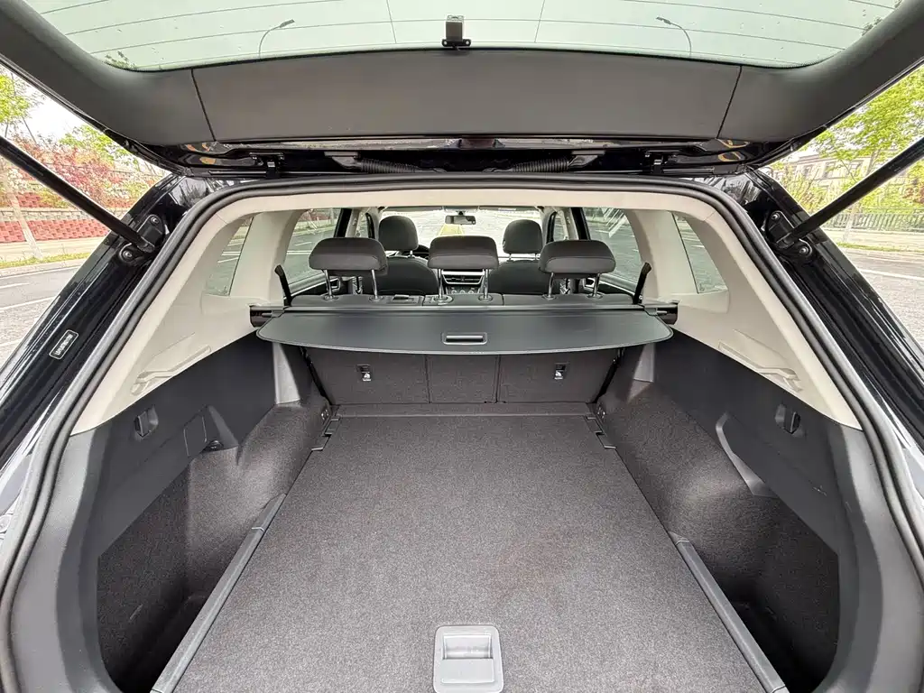 Volkswagen Tiguan L 2022 — фото 11