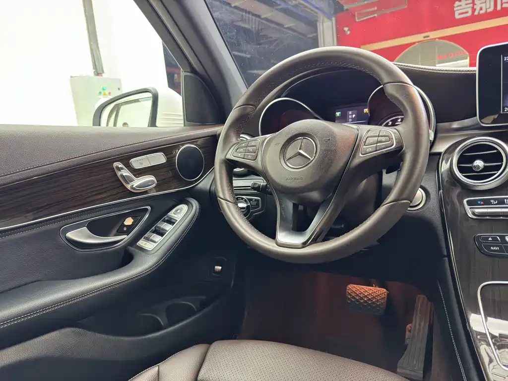 Mercedes-Benz GLC 2016 — фото 11