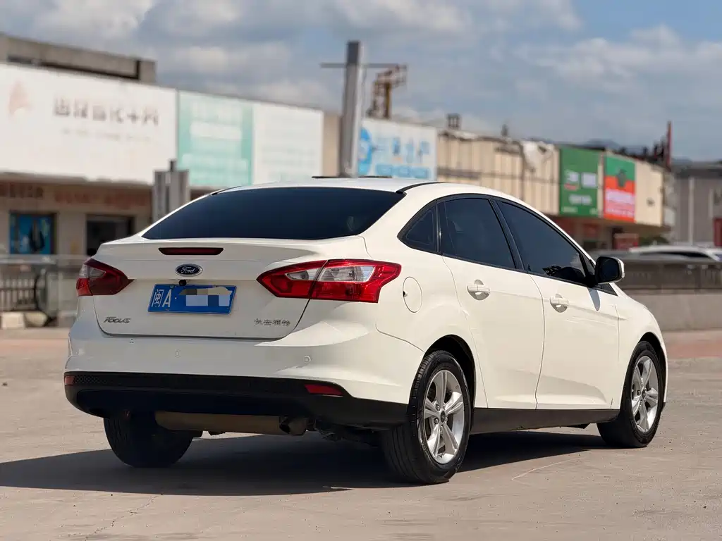 Ford Focus 2015 — фото 4