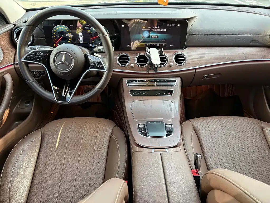 Mercedes-Benz E-Class 2023 — фото 10