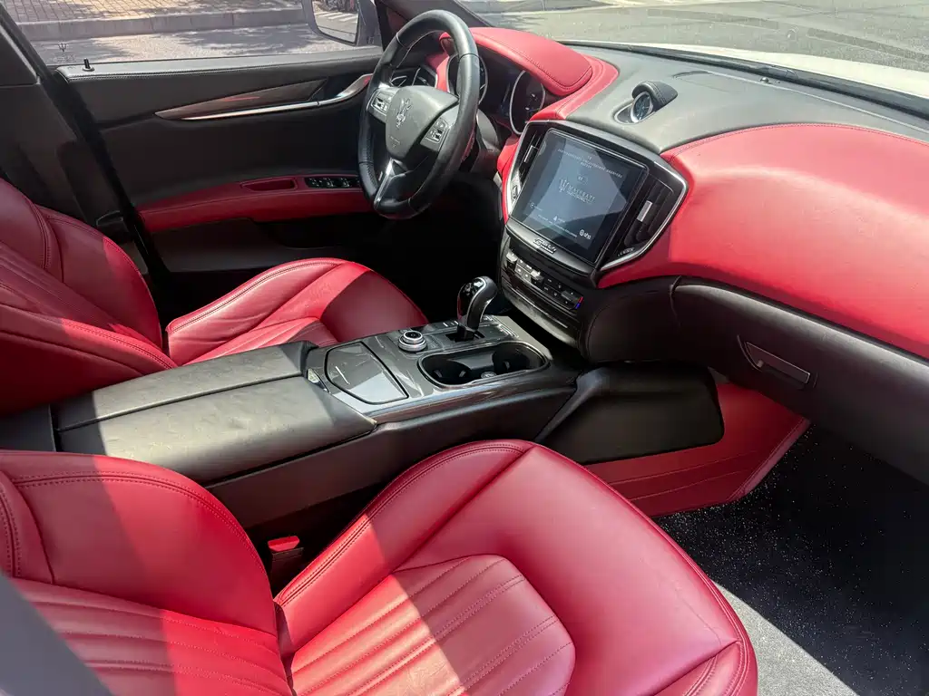 Maserati Ghibli 2018 — фото 11