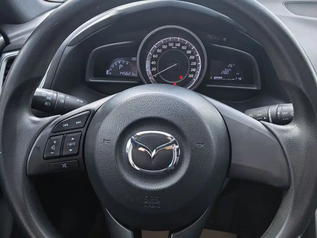 Mazda CX-4 2017 — фото 10