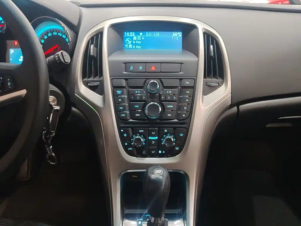 Buick Excelle 2015 — фото 13